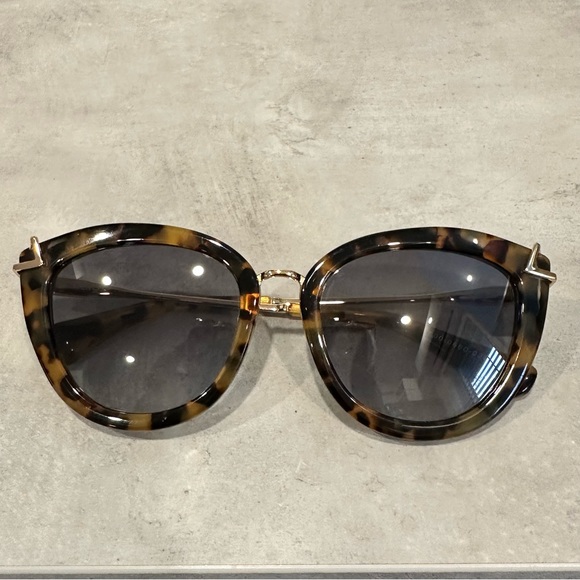 Sonix Melrose Tortoiseshell Sunglasses - Picture 6 of 6